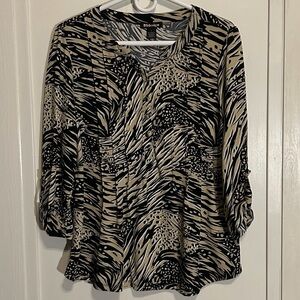 By Design Adjustable Sleeve V-Neck Top Women’s Size Large